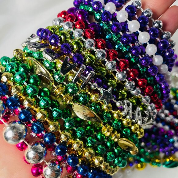 Mardi Gras Beads Party Random Lot 35 Mixed Colors & Styles Bud Light Medical NY - Picture 3 of 10